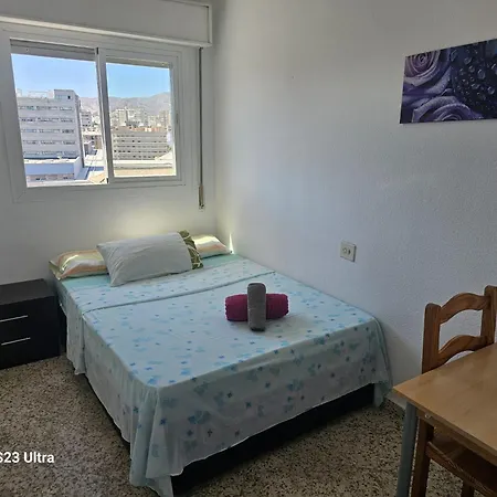 C Habitacion Preciosa Grande Privada Centro Y Cerca De La Playa Wi-fi Homestay Malaga
